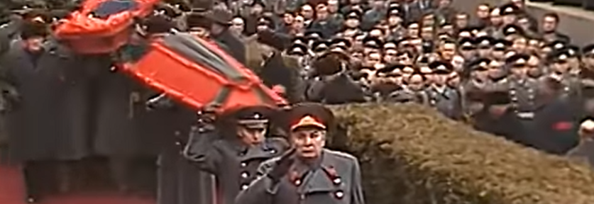 «Падение гроба»: что на самом деле случилось во время похорон Брежнева