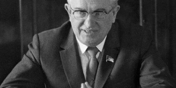 Тайна бронированного портфеля: что забрал Андропов из спальни скончавшегося Брежнева