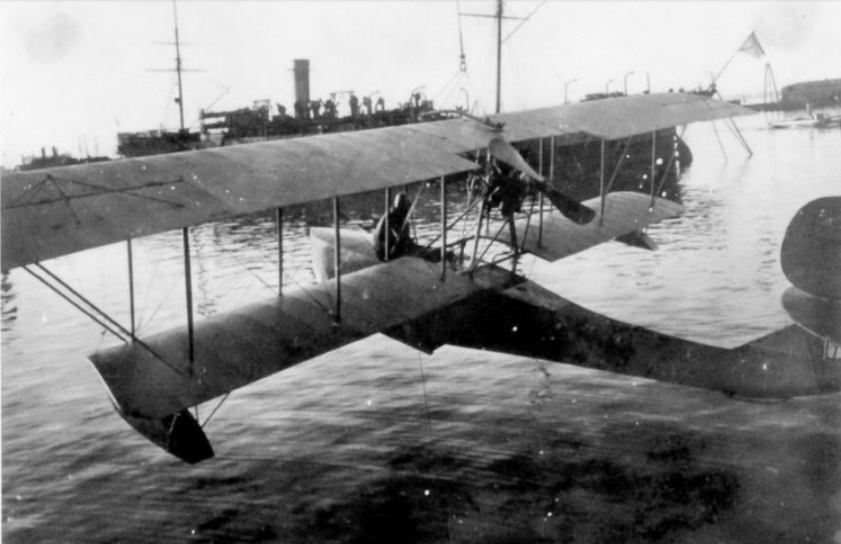 «Это сделал русский!»: как прошёл первый в истории абордаж корабля с самолета