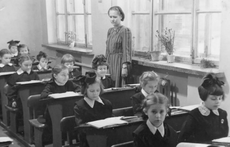 Почему в классах советских школ окна всегда были слева