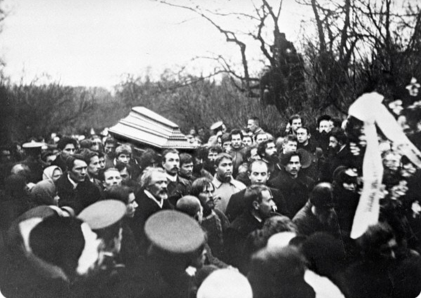 Могила Льва Толстого: чем она шокирует посетителей