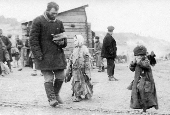 Почти рабы: кому на Руси жилось хуже, чем крепостным